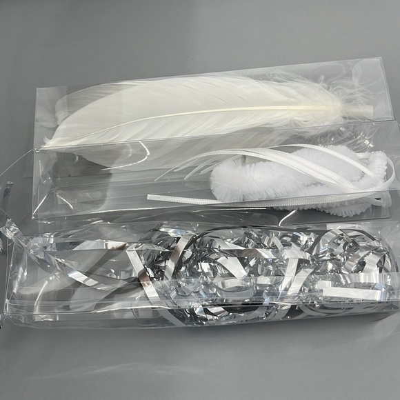 Feline Fun Kit:‎ Purrfectly Playful Feathers, Fluff, and Foil! - Picture 1 of 2